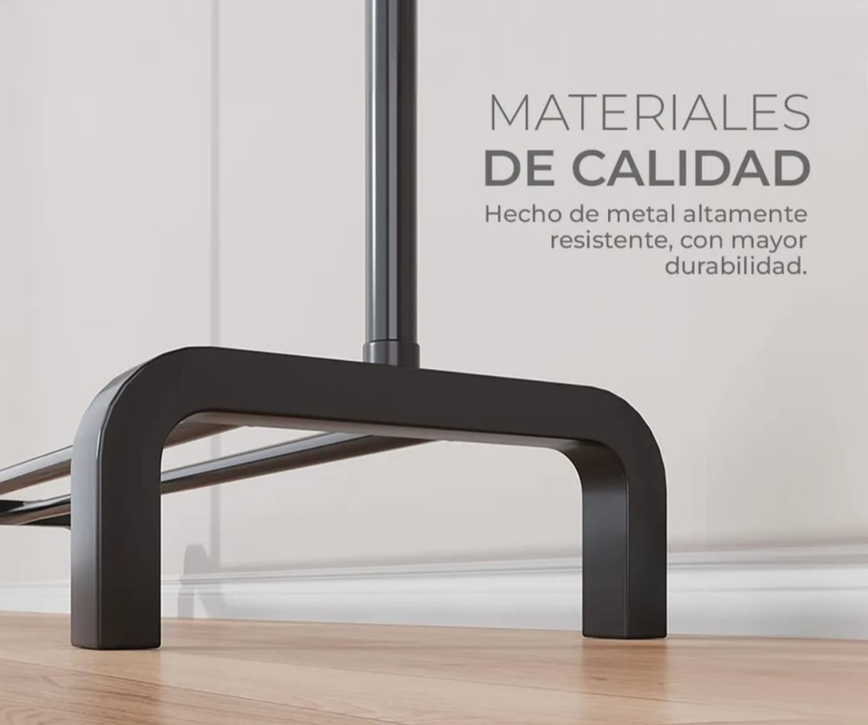 Organiza tus prendas con estos prácticos percheros de metal